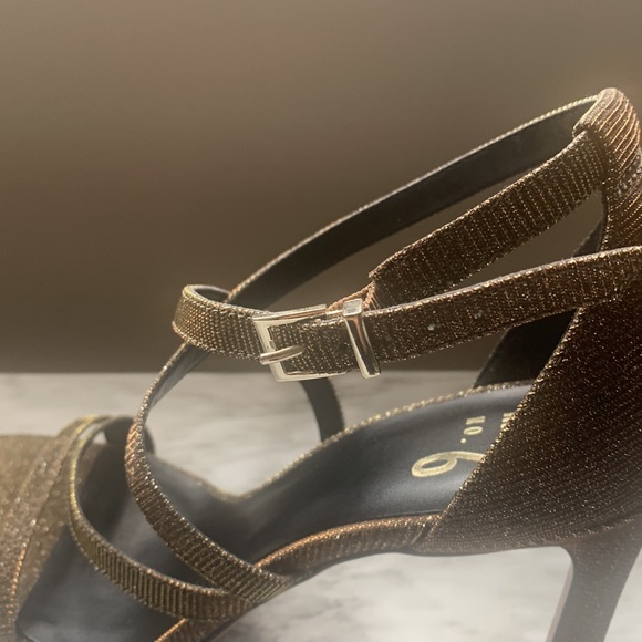 Gold heel, size 9, like new condition, - Picture 6 of 6